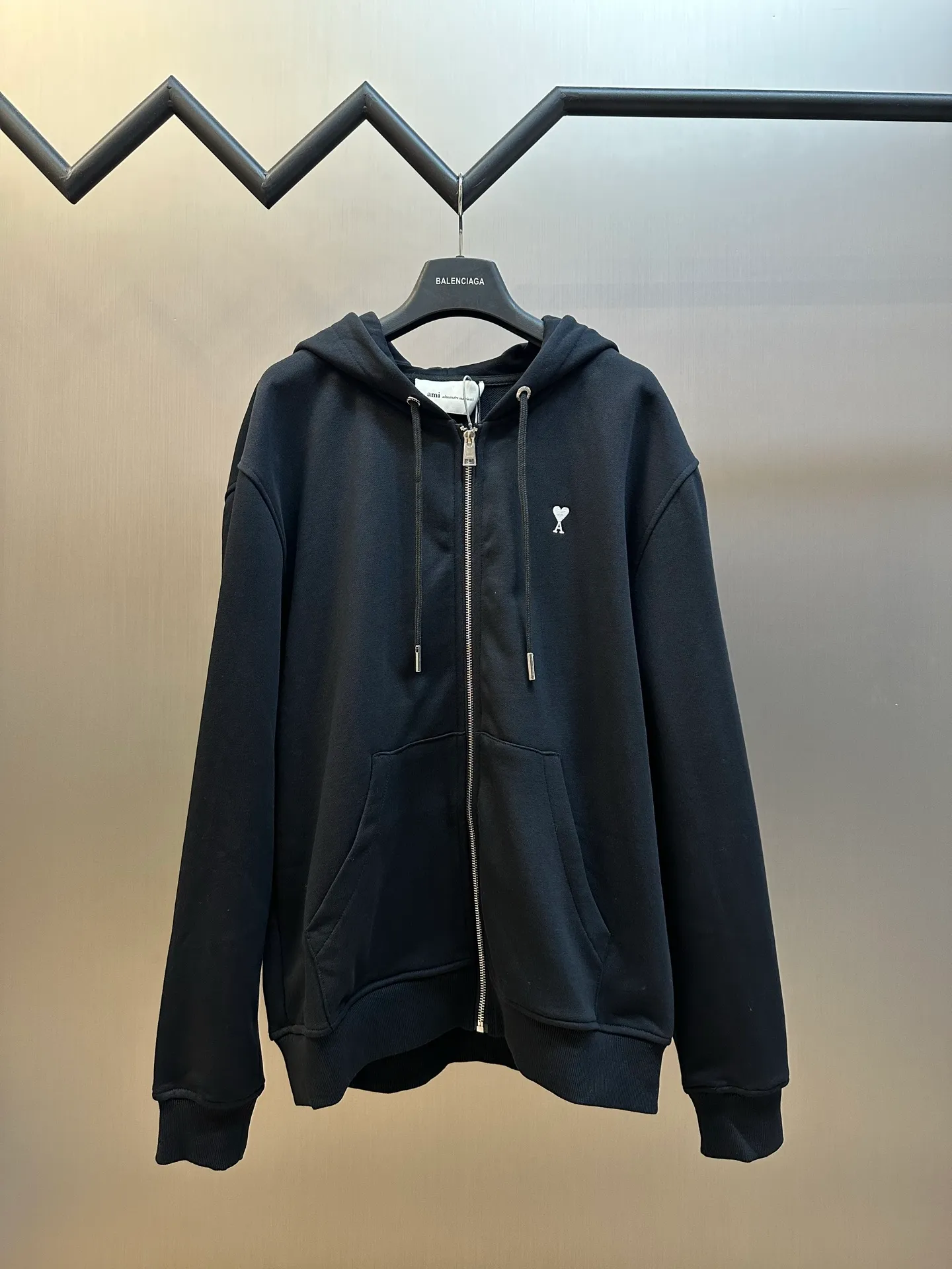 Ami Paris Classic ADC embroidered hooded zipper sweatshirt made of 98% cotton + 2% spandex blended terry sweatshirt material, matching ribs, imported embroidery, fabric wash, customized 1:1 zipper bell size: s m l xl